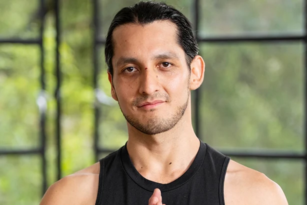 Emiliano Laurel mula yoga